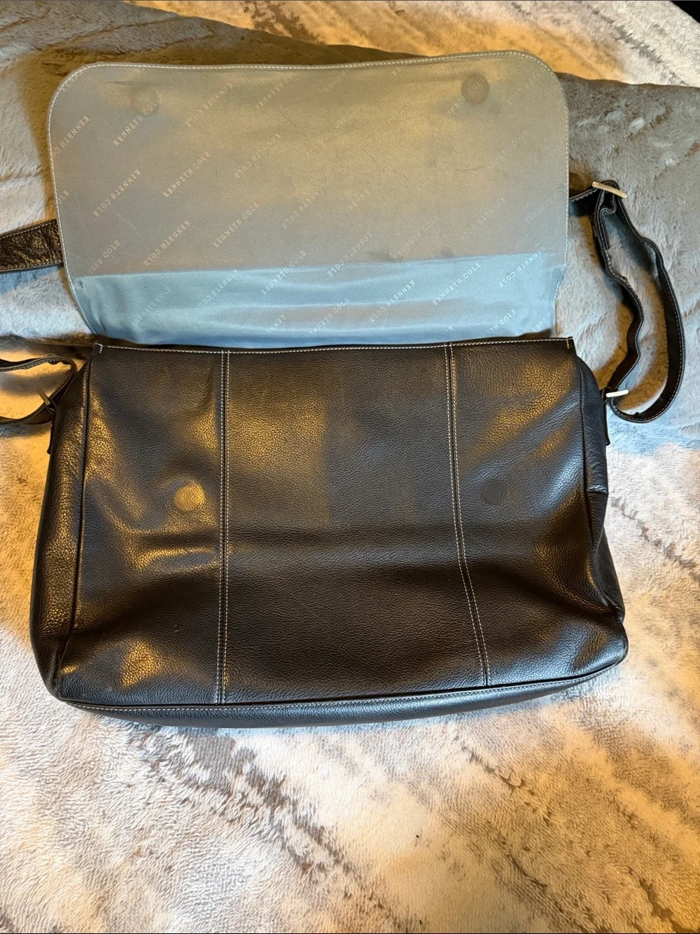 Kenneth Cole Black Pebbled Leather Messenger Computer Bag